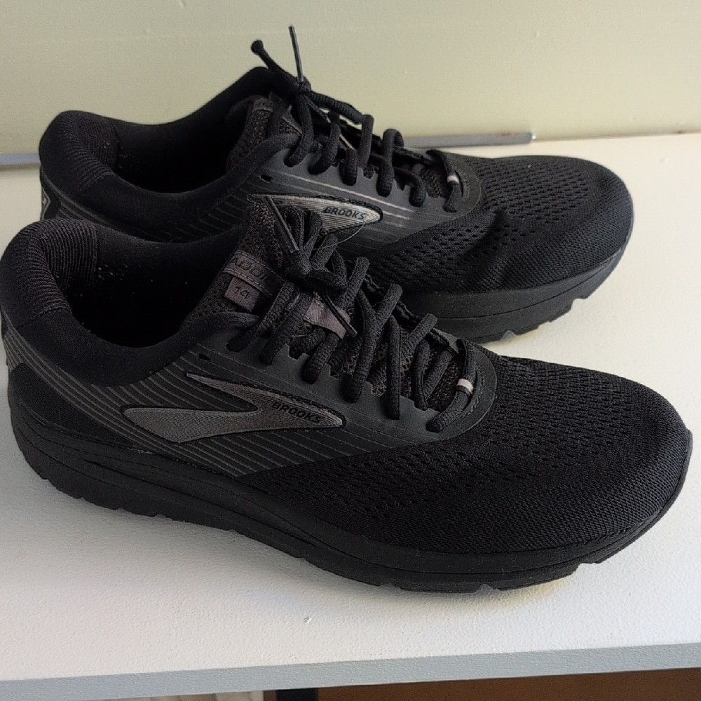 Brooks Jet Black Athletic Sneakers. 11.5